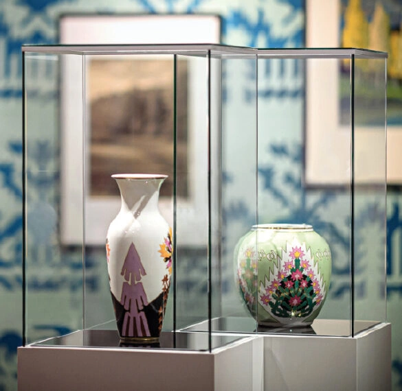 Artglass AR 99 Protect — museum display case